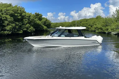 Boston Whaler 330 Vantage