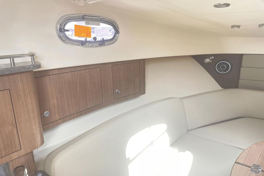 2018 Boston Whaler 315 Conquest