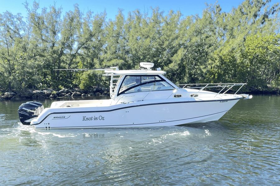 2018 Boston Whaler 315 Conquest