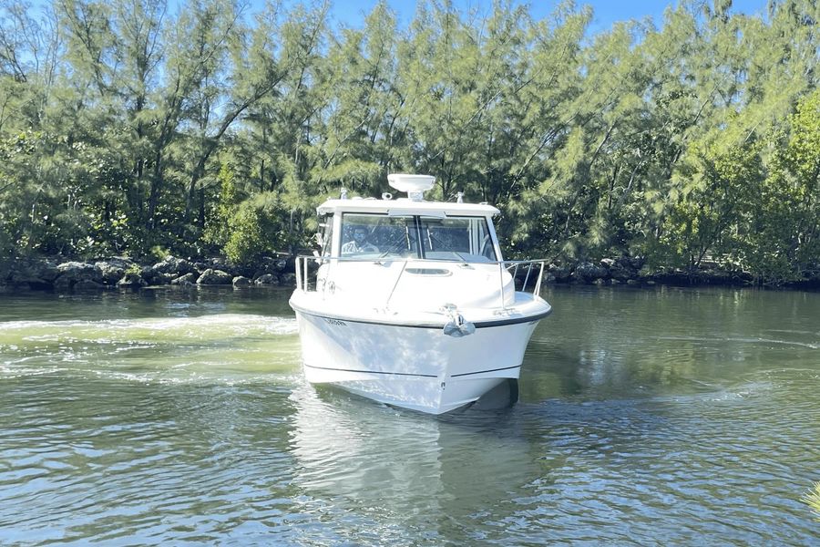 2018 Boston Whaler 315 Conquest