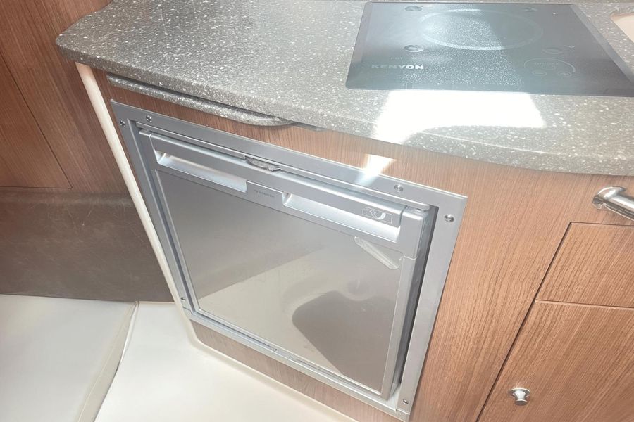 2018 Boston Whaler 315 Conquest