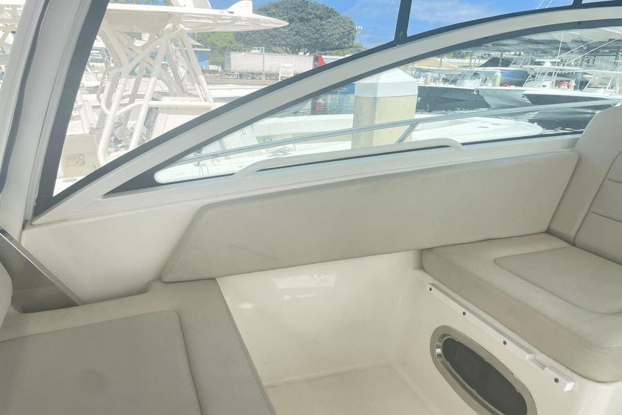 2018 Boston Whaler 315 Conquest
