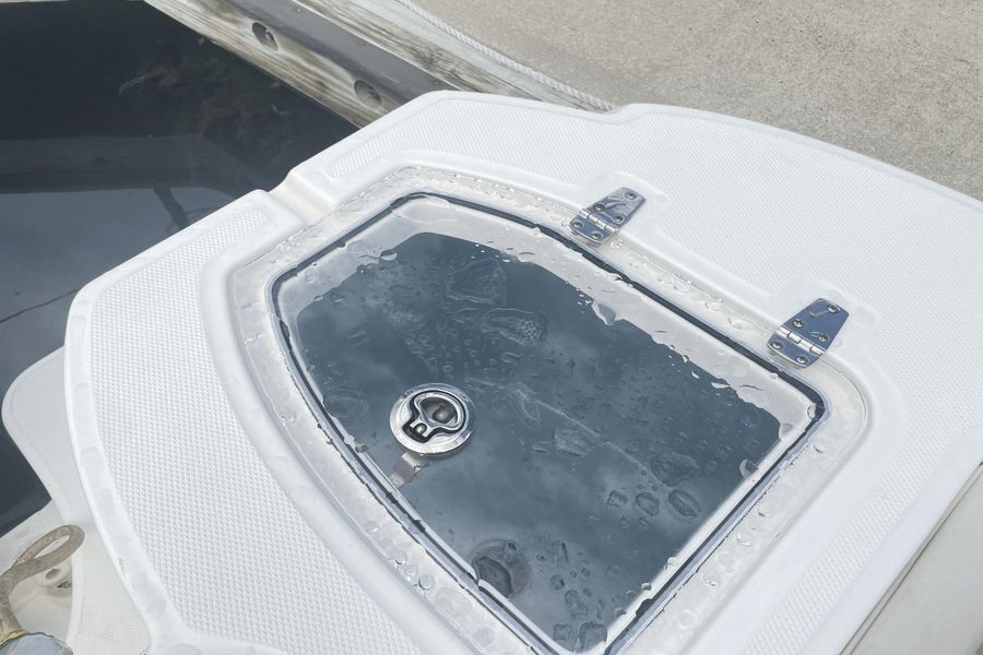 2018 Boston Whaler 315 Conquest