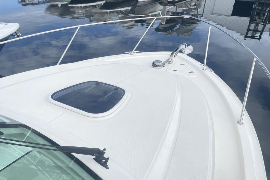 2018 Boston Whaler 315 Conquest