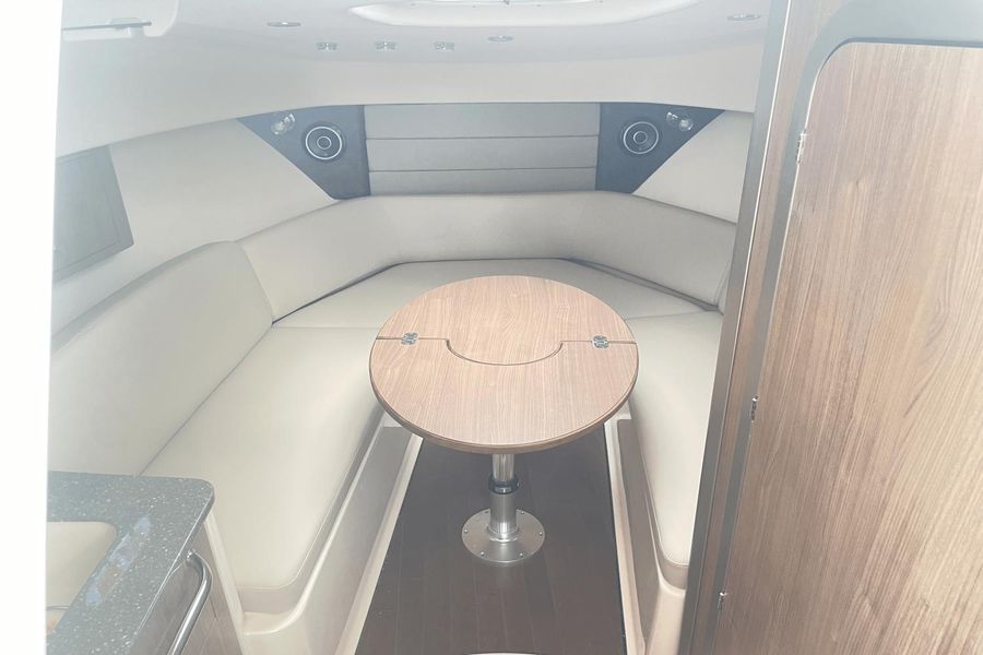 2018 Boston Whaler 315 Conquest