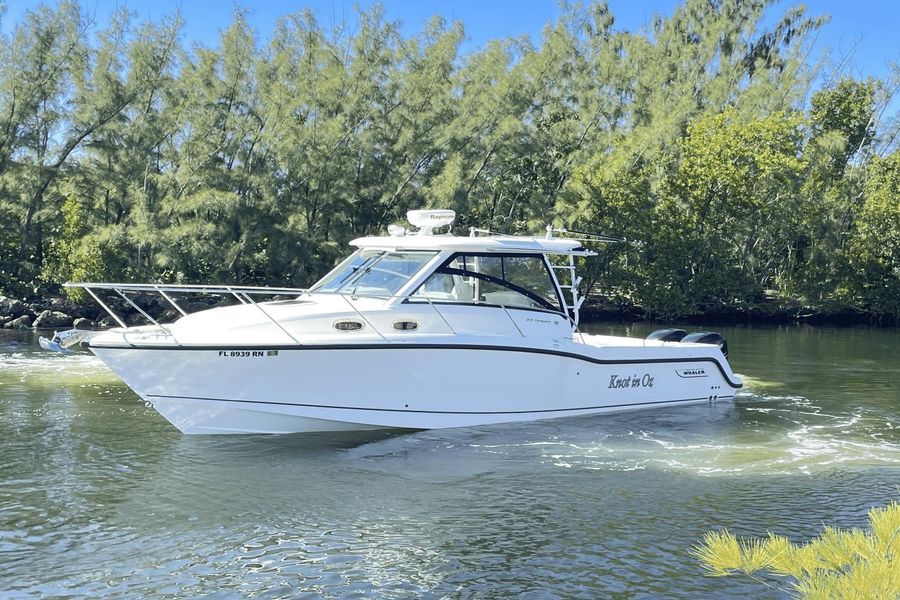 2018 Boston Whaler 315 Conquest