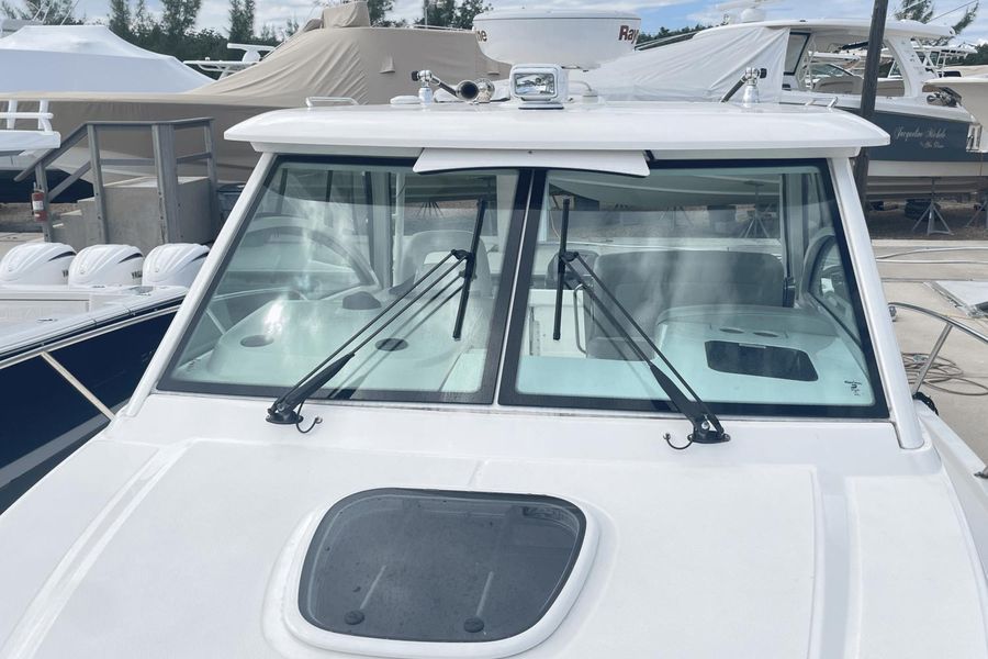 2018 Boston Whaler 315 Conquest