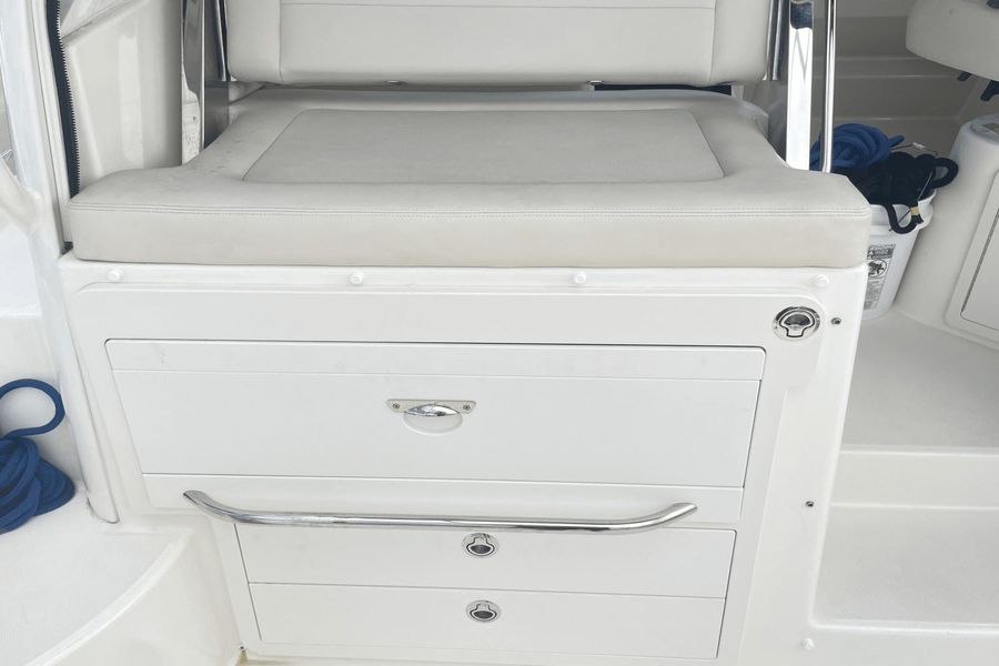 2018 Boston Whaler 315 Conquest