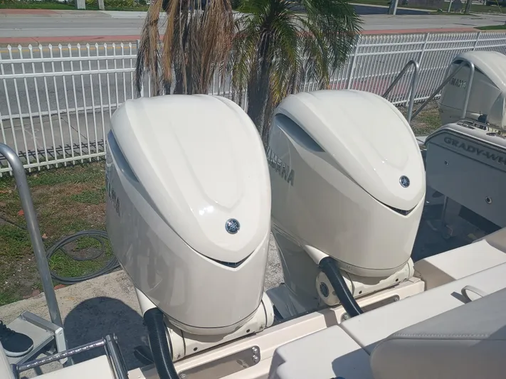 306-821 Yacht Photos Pics 