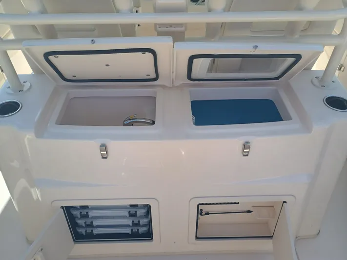 306-821 Yacht Photos Pics 