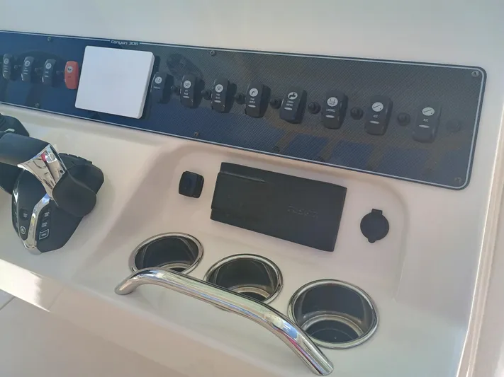 306-821 Yacht Photos Pics 