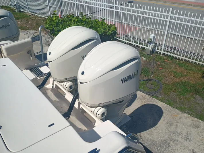 306-821 Yacht Photos Pics 