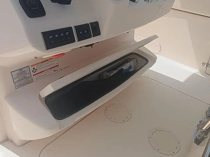 306-821 Yacht Photos Pics 