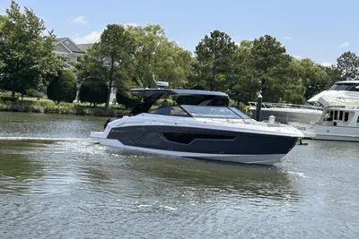 Cruisers Yachts 34 GLS Outboard