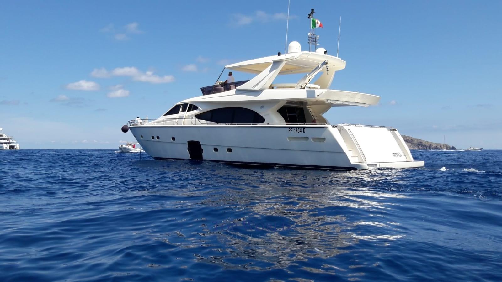 2008 Ferretti Yachts 780