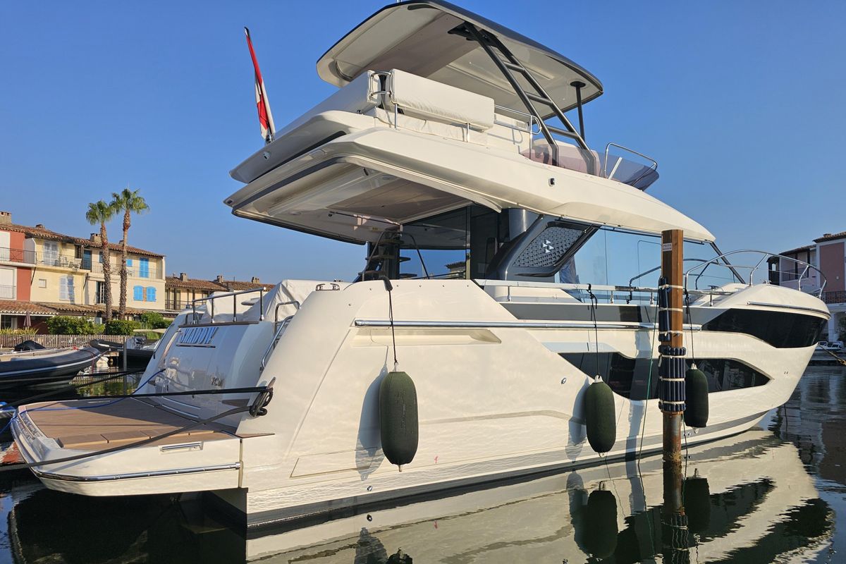 2024 Prestige 49 