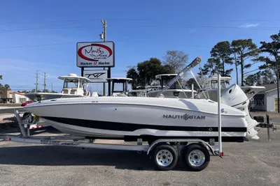 NauticStar 203 SC Deck