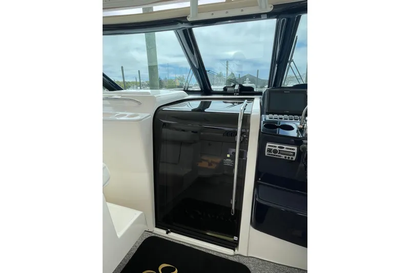 Sasea Yacht Photos Pics 2009 Tiara Yachts 4200 Open cabin entrance with sleek interior design.