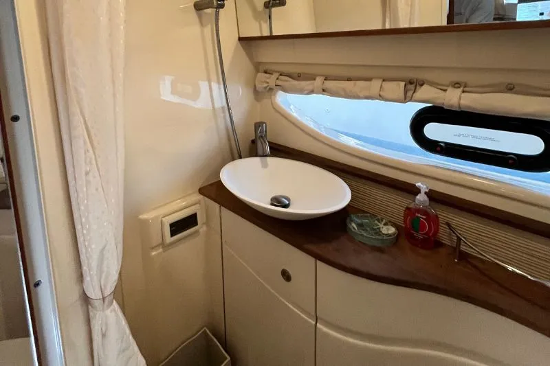 Lil Lee Yacht Photos Pics 