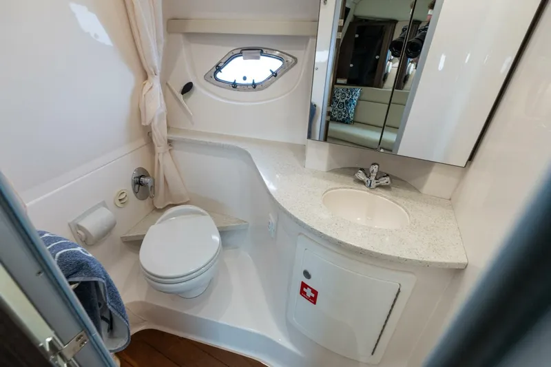  Yacht Photos Pics 2017 Regal 35 Sport Coupe - Image 25