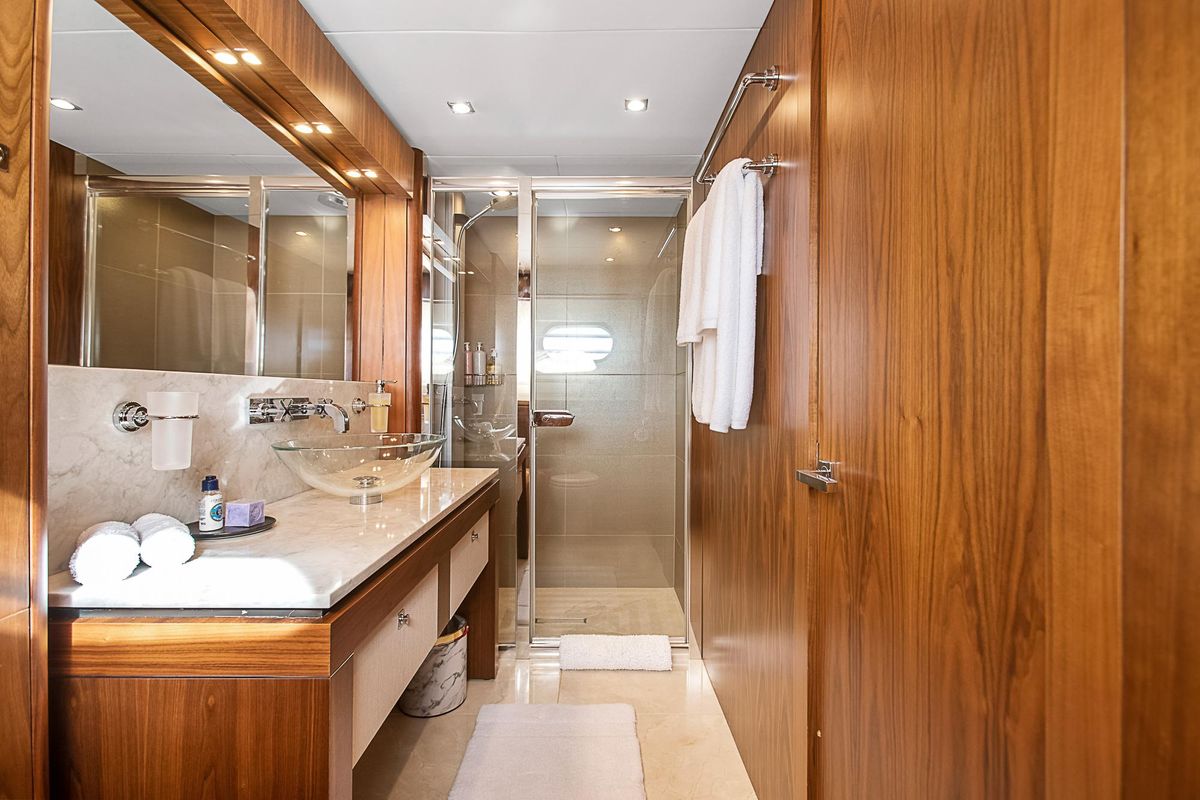2013 Sunseeker 115 