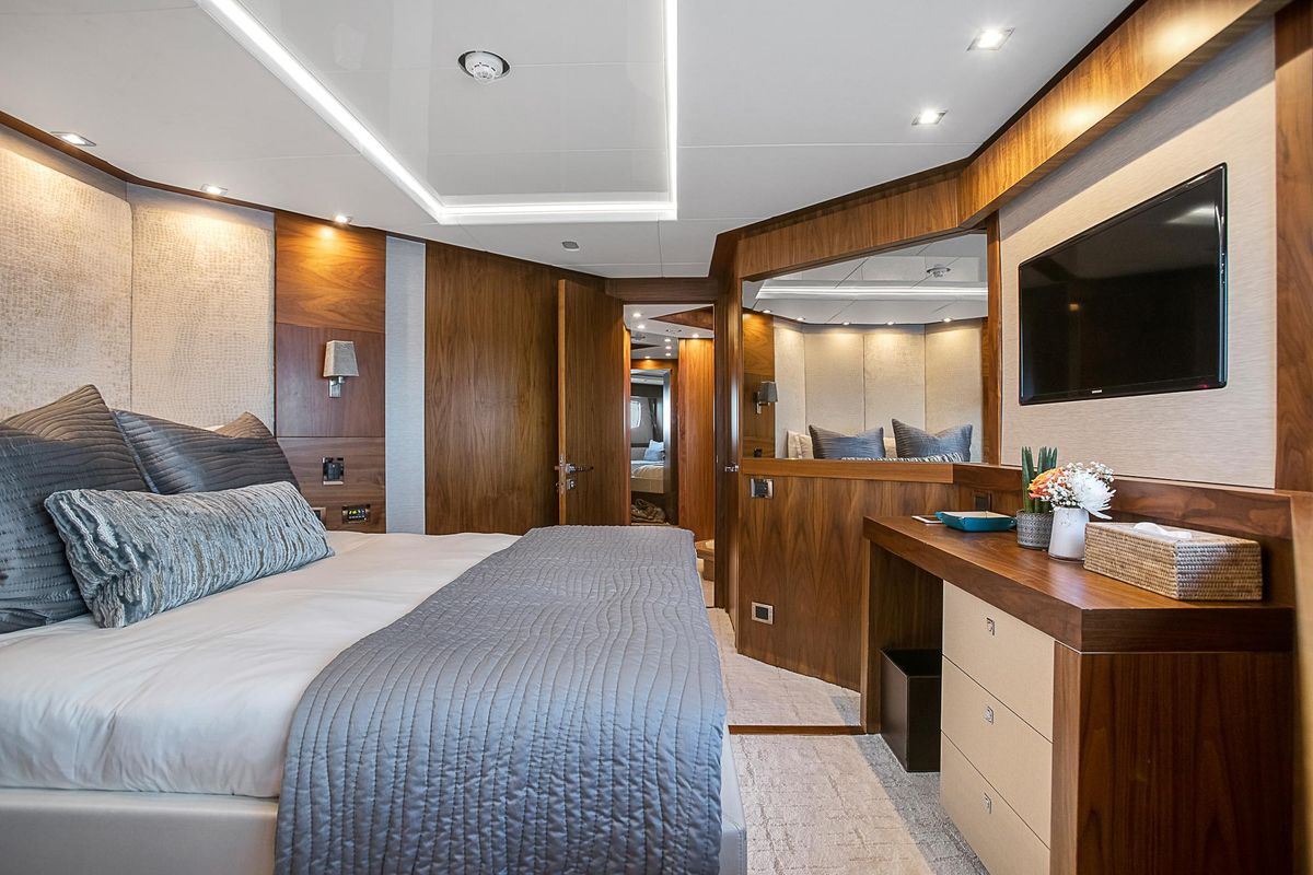 2013 Sunseeker 115 