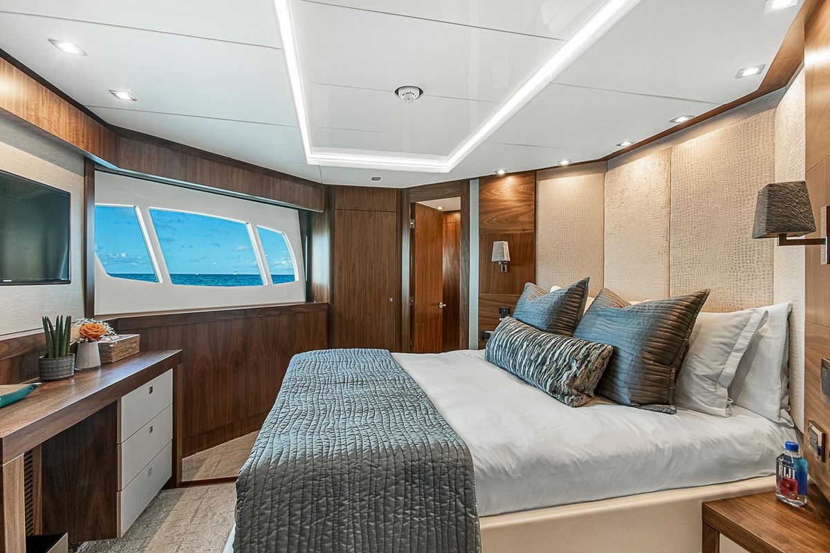 2013 Sunseeker 115 