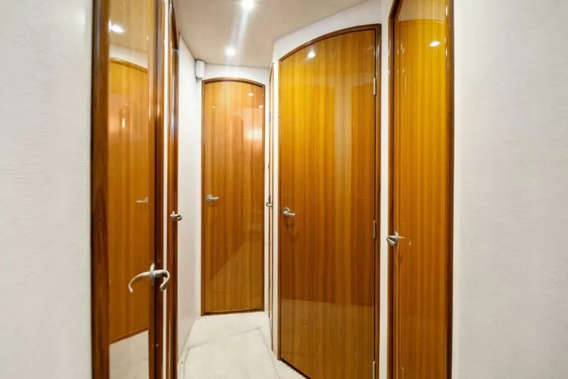 Reel Screamer Yacht Photos Pics 2016 Viking 55 Convertible DONE PICKIN- Companionway