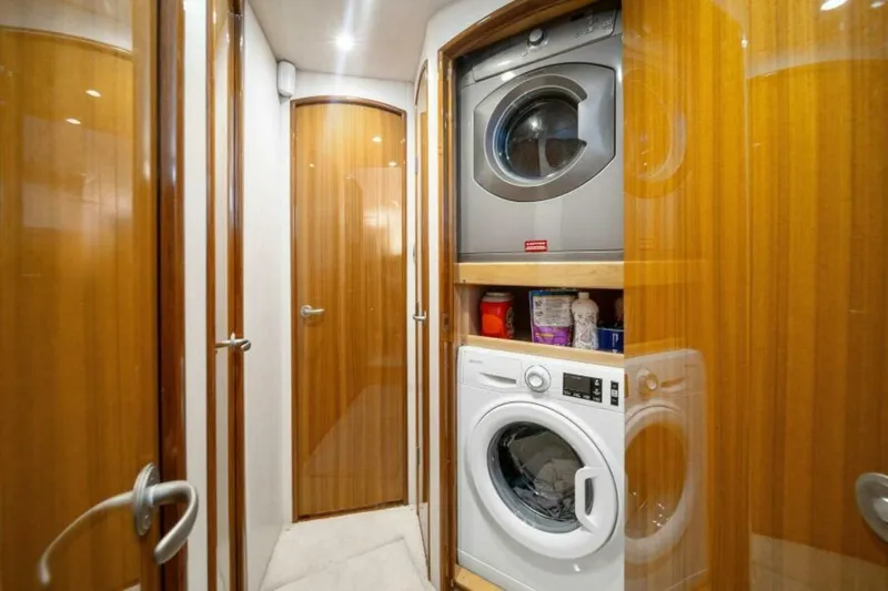 Reel Screamer Yacht Photos Pics 2016 Viking 55 Convertible DONE PICKIN- Laundry