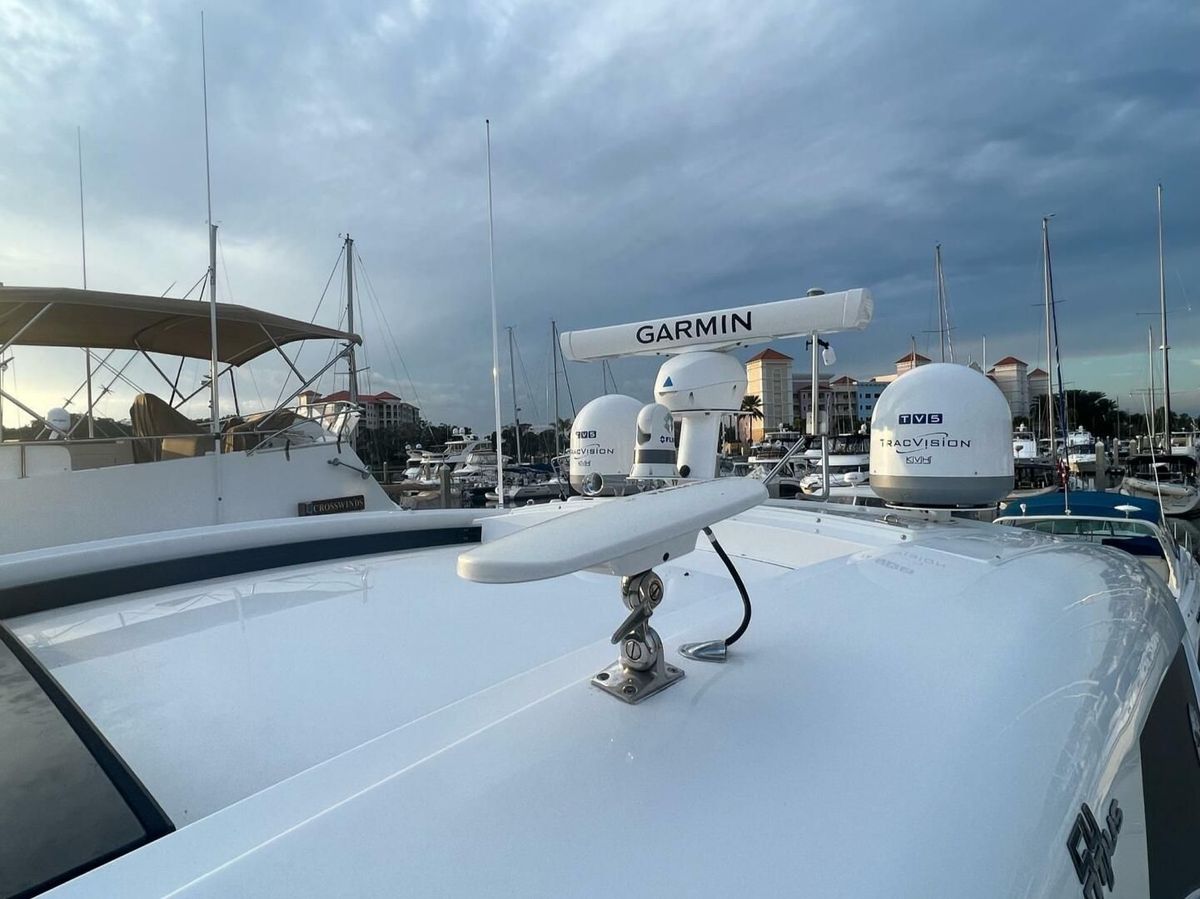 2021 Cruisers Yachts 54 