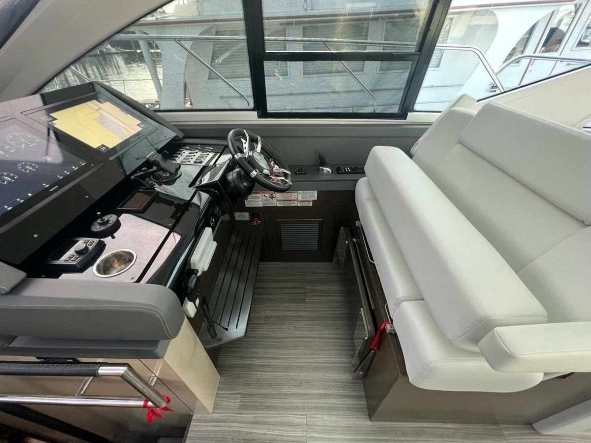 2021 Cruisers Yachts 54 