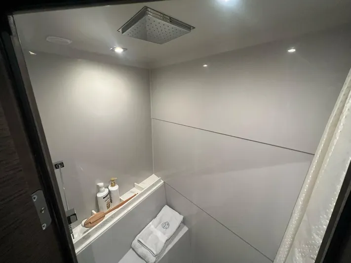 Impulsive Decision Yacht Photos Pics 2021 Cruisers Yachts 54 Cantius - Image 20