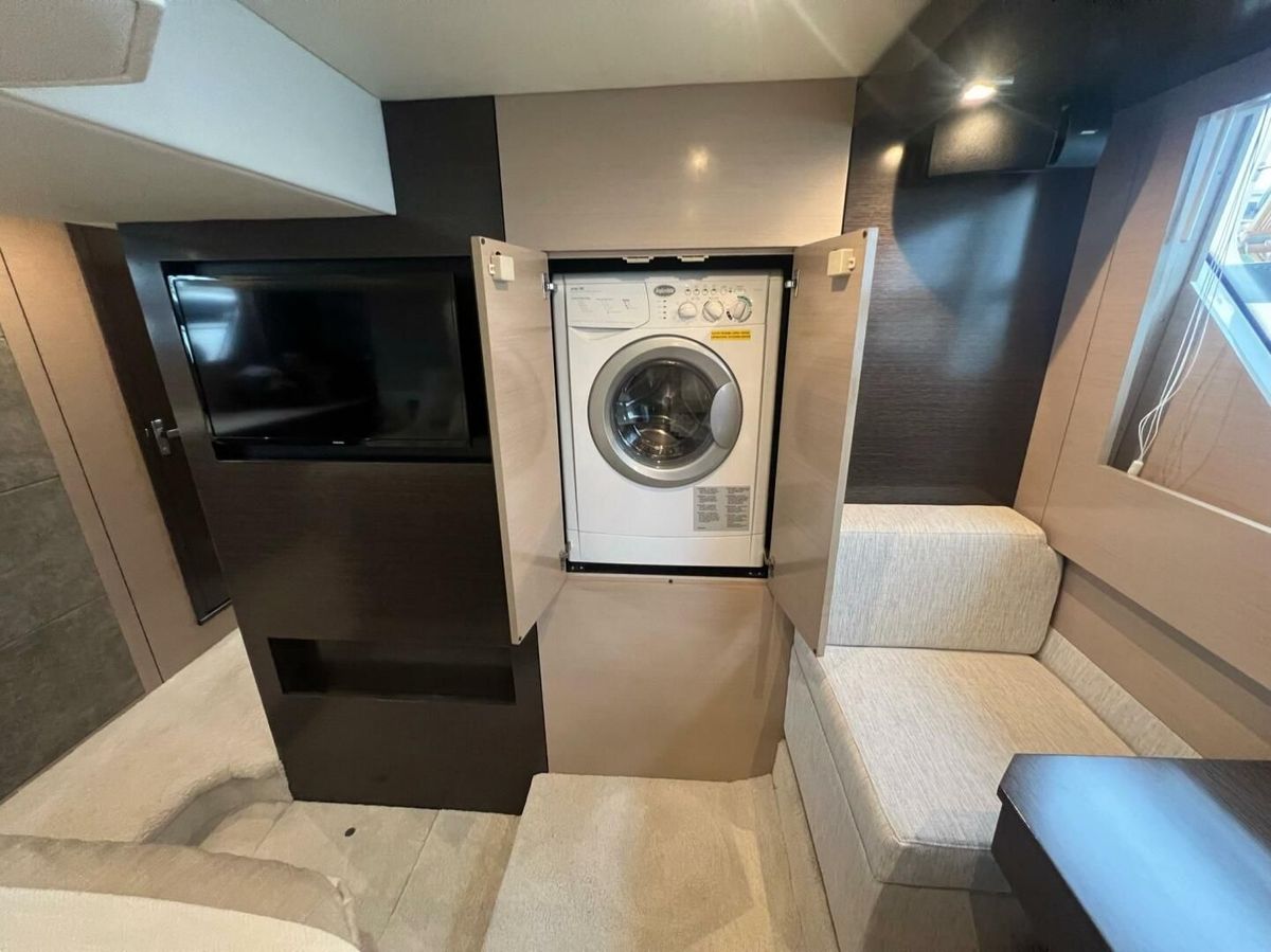 2021 Cruisers Yachts 54 