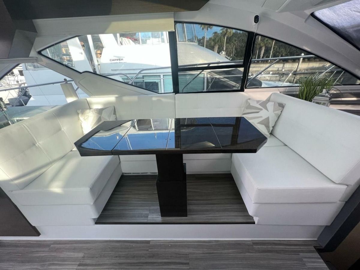 2021 Cruisers Yachts 54 