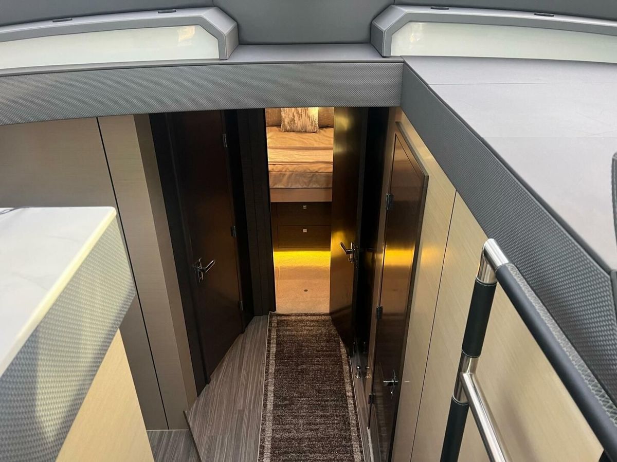 2021 Cruisers Yachts 54 