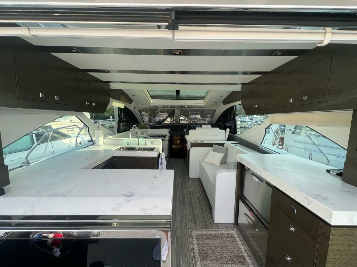 2021 Cruisers Yachts 54 