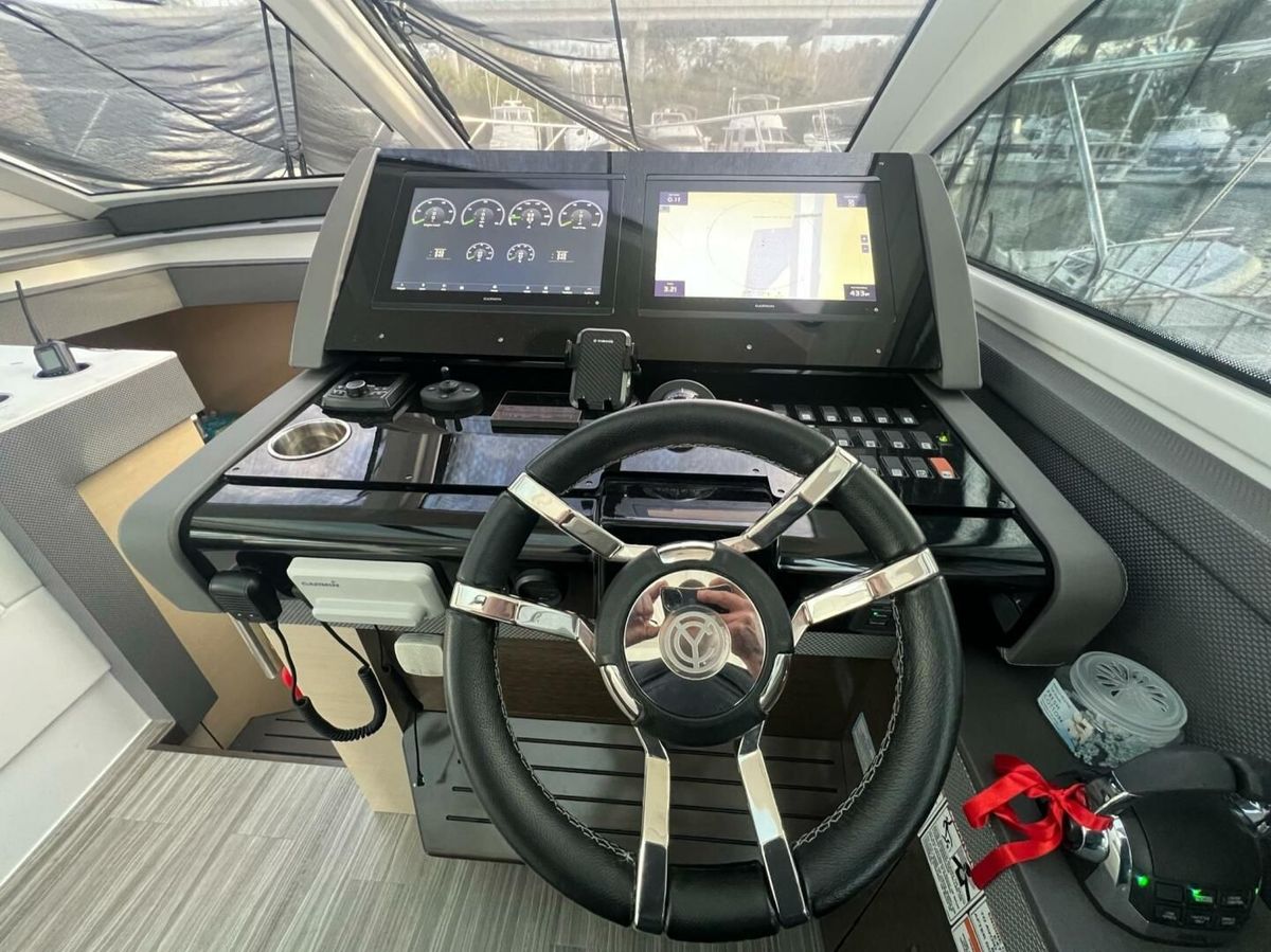 2021 Cruisers Yachts 54 