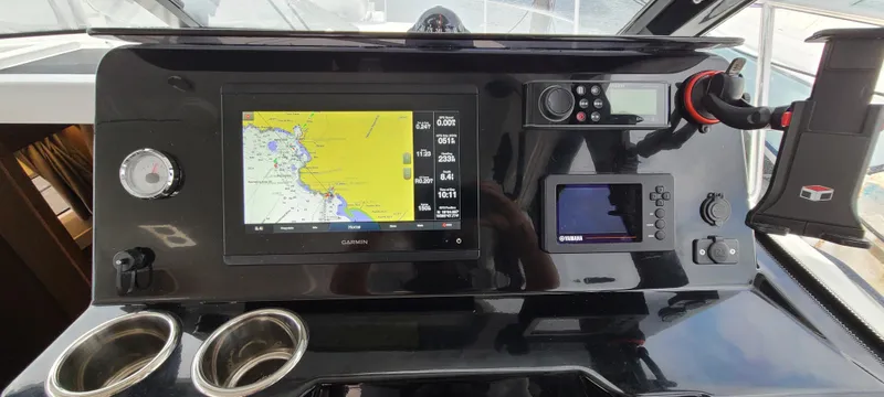 Due South Yacht Photos Pics 