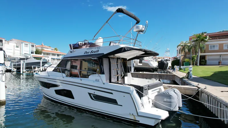 Due South Yacht Photos Pics 