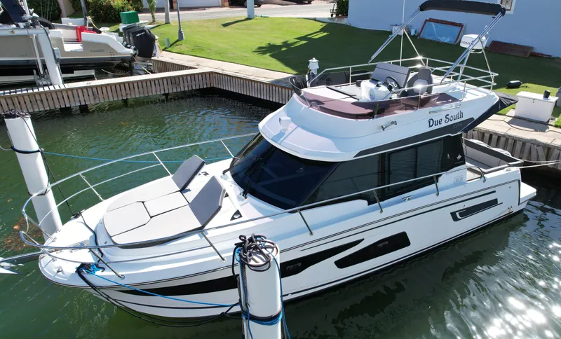 Due South Yacht Photos Pics 