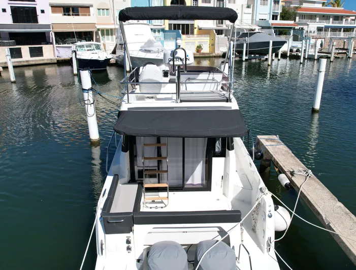 Due South Yacht Photos Pics 