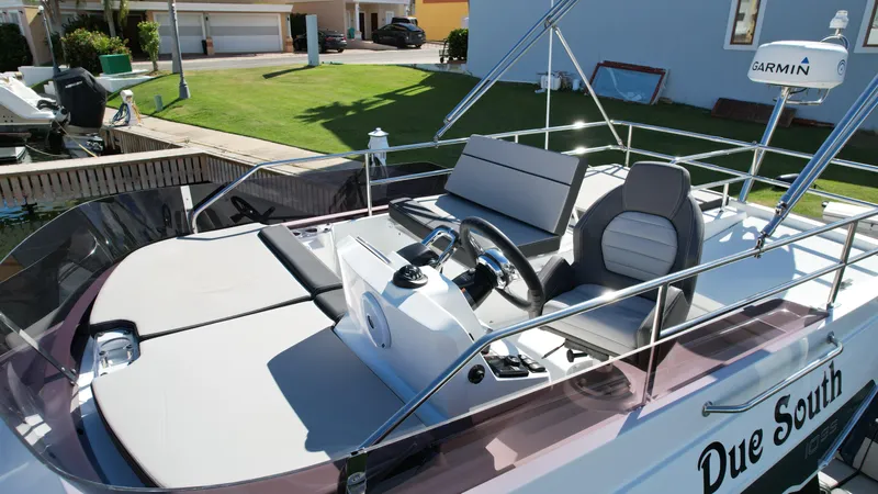 Due South Yacht Photos Pics 