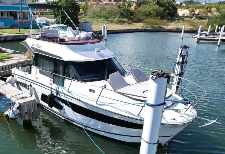 Due South Yacht Photos Pics 