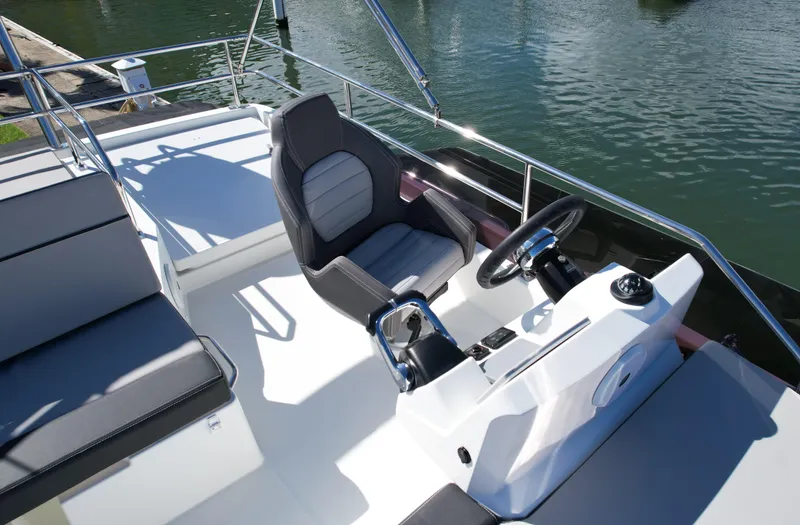 Due South Yacht Photos Pics 