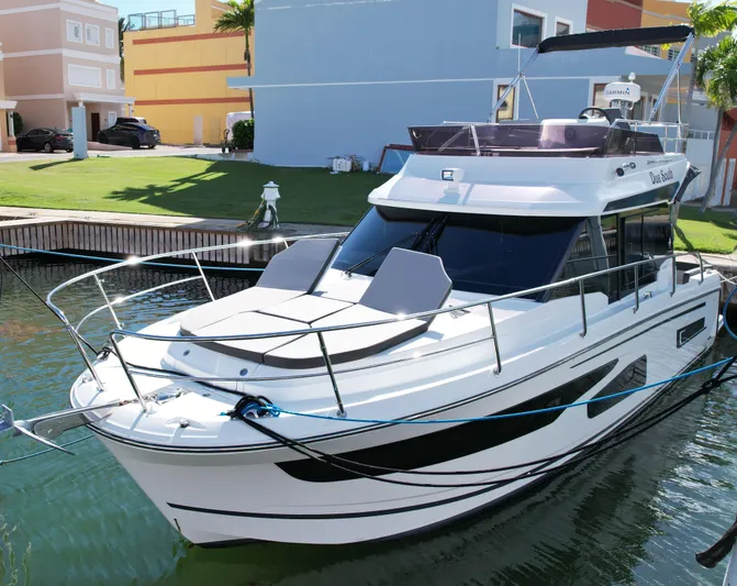 Due South Yacht Photos Pics 