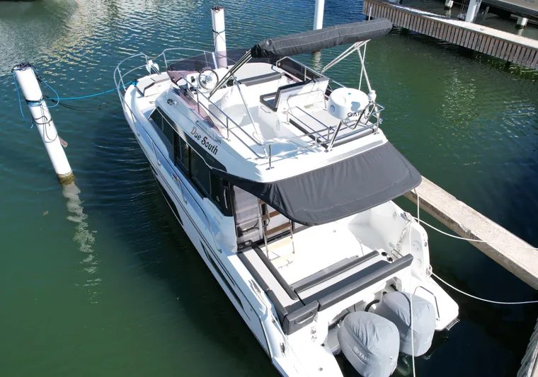 Due South Yacht Photos Pics 