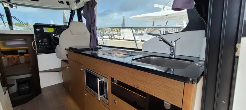 Due South Yacht Photos Pics 