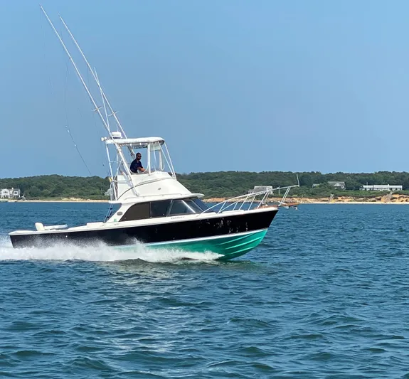 Katama Yacht Photos Pics 1986 Bertram 31 Sportfish Flybridge cruising on open water.