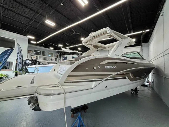  Yacht Photos Pics 2019 Formula 350 Cbr - Image 1