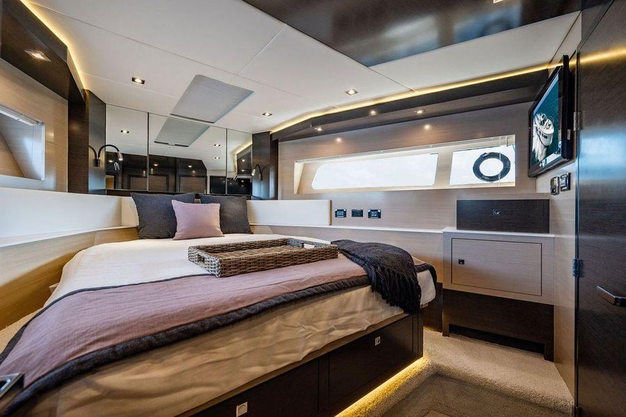 2017 Cruisers Yachts 60 Cantius